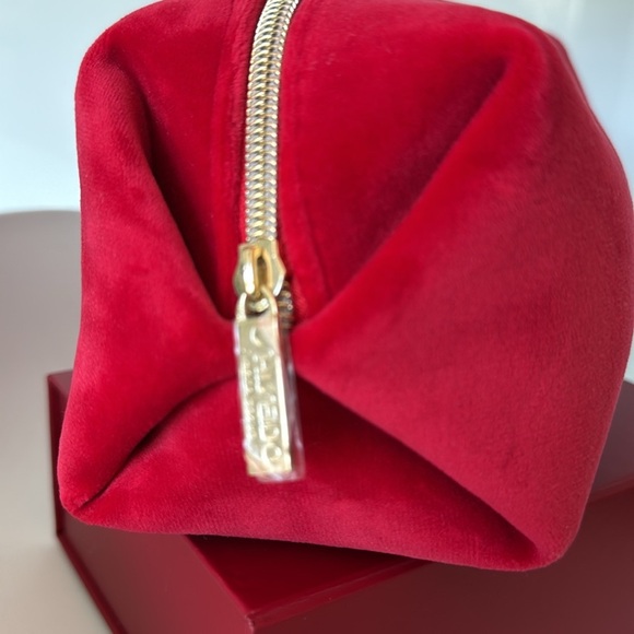 ✨HOST PICK✨Shiseido Red Key Card Holder Luxurious Velvet Accessory NWOT - Picture 6 of 6